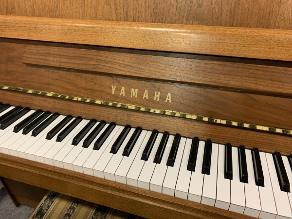 Pianino Yamaha M110E